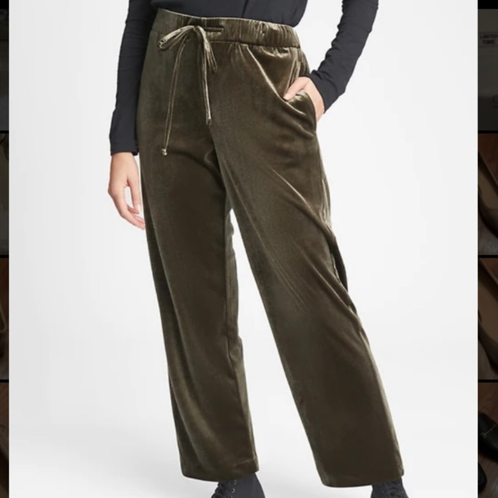 GAP Velvet Jogger Pants. Front Pockets. Drawstring Waist